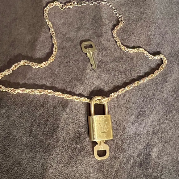 Louis Vuitton # 301 Lock With 2 Keys and Unbranded Chain - Picture 3 of 10